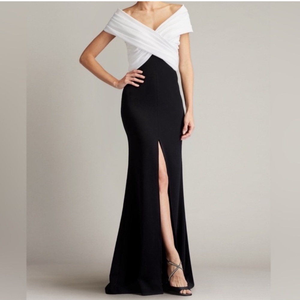 ✨NEW✨Tadashi Shoji Benz Pleated Portrait Collar Gown Black White Two Tone size M